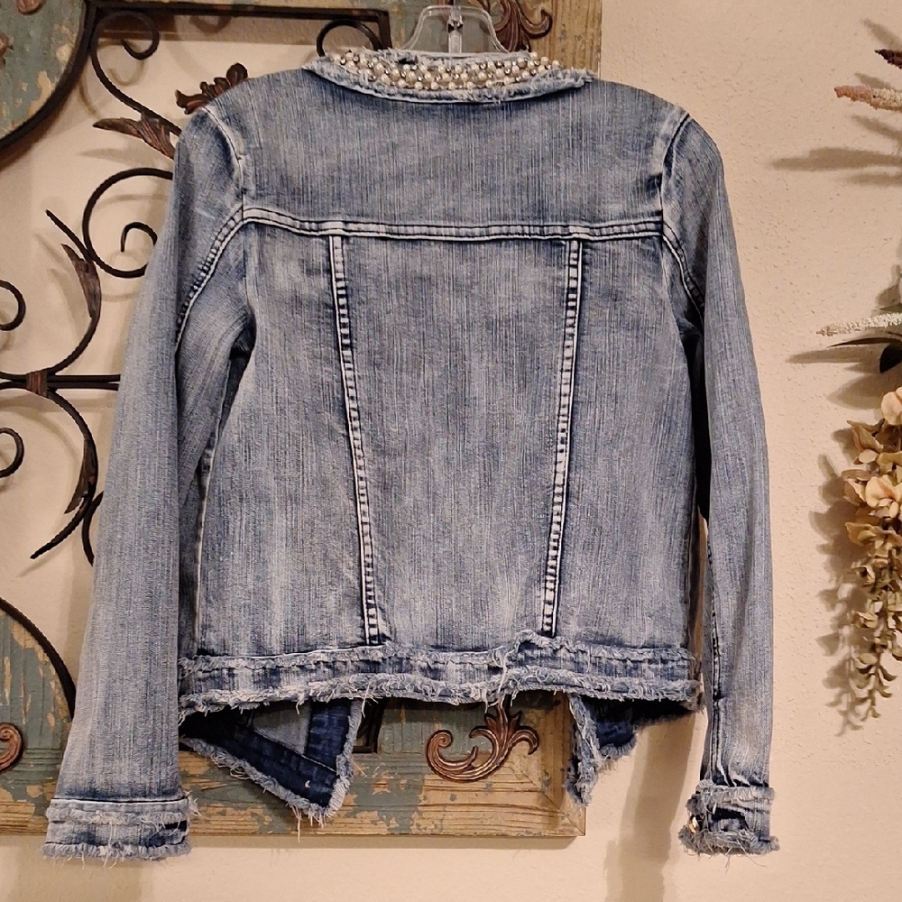 Stylish Light Blue Denim Jacket with Pearl Accents. NWT Size Med - Picture 7 of 15